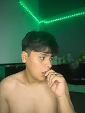 Kailertwink online show from February 9, 2026, 1:42 am