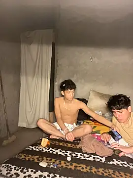 Kailertwink online show from May 21, 2026, 3:13 am