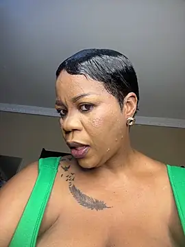 THICKBUNNYCHICKxxx online show from January 7, 2026, 8:44 pm