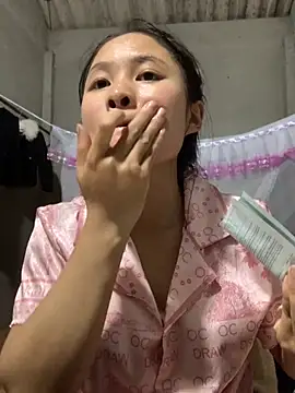 Snapshot of NhuFox chatting on October 2, 2025, 12:56 pm NhuFox online show from October 2, 2025, 12:56 pm