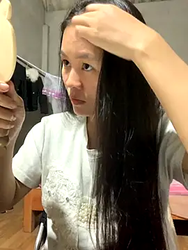 Snapshot of NhuFox chatting on October 7, 2025, 12:35 pm NhuFox online show from October 7, 2025, 12:35 pm