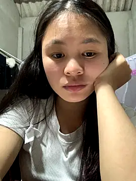 Snapshot of NhuFox chatting on October 10, 2025, 1:43 pm NhuFox online show from October 10, 2025, 1:43 pm