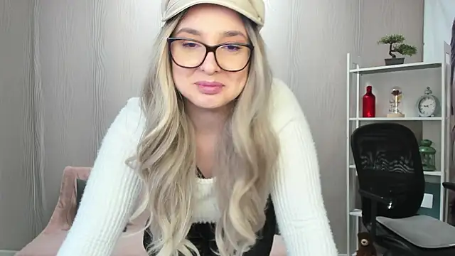 JaquelinLaurent online show from February 9, 2026, 7:07 pm