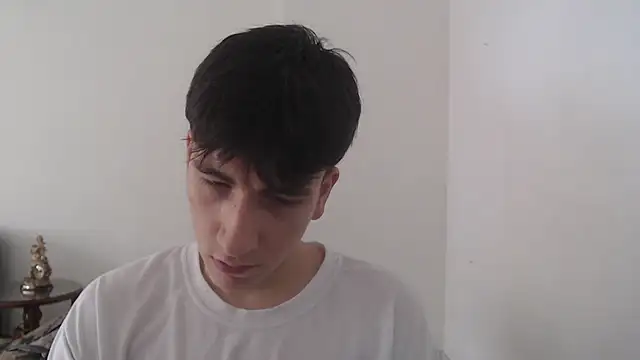 Snapshot of younewmaster chatting on September 28, 2025, 6:24 pm younewmaster online show from September 28, 2025, 6:24 pm