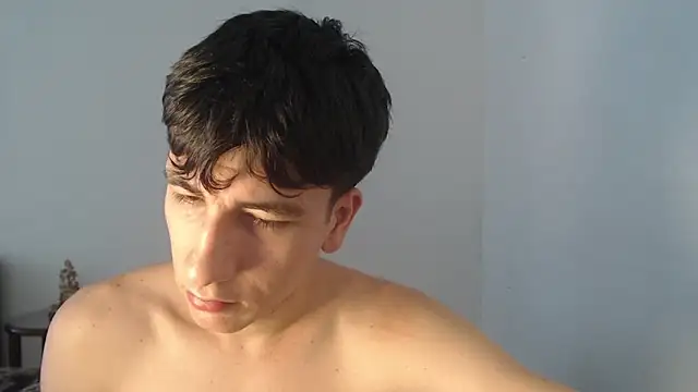 Snapshot of younewmaster chatting on October 1, 2025, 6:03 pm younewmaster online show from October 1, 2025, 6:03 pm