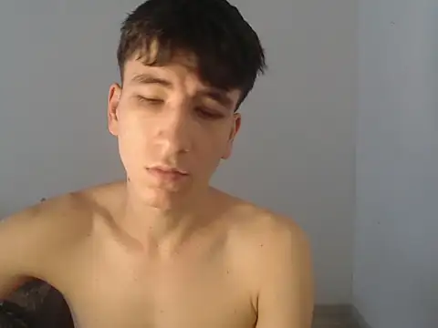 Snapshot of younewmaster chatting on October 15, 2025, 5:24 pm younewmaster online show from October 15, 2025, 5:24 pm