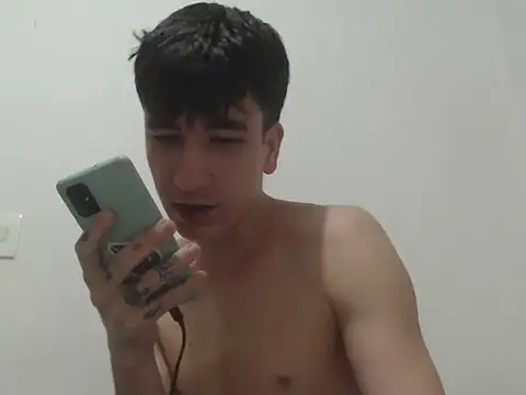 Snapshot of younewmaster chatting on October 28, 2025, 12:30 pm younewmaster online show from October 28, 2025, 12:30 pm