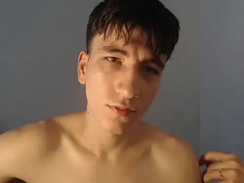 Snapshot of younewmaster chatting on November 6, 2025, 4:30 pm younewmaster online show from November 6, 2025, 4:30 pm