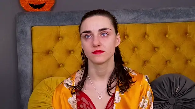 Jessica White  online show from December 23, 2025, 4:43 am