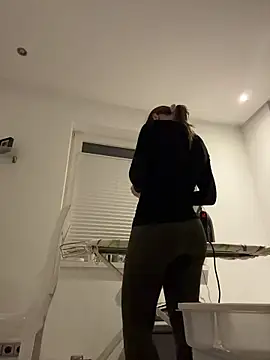 Snapshot of IsabellaEtha chatting on October 9, 2025, 9:13 pm IsabellaEtha online show from October 9, 2025, 9:13 pm