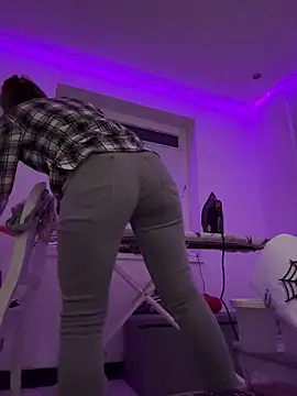 Snapshot of IsabellaEtha chatting on October 10, 2025, 10:20 pm IsabellaEtha online show from October 10, 2025, 10:20 pm