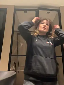 Snapshot of IsabellaEtha chatting on February 14, 2026, 12:46 pm IsabellaEtha online show from February 14, 2026, 12:46 pm