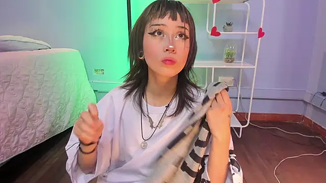 Hannahpage online show from February 20, 2026, 12:27 pm