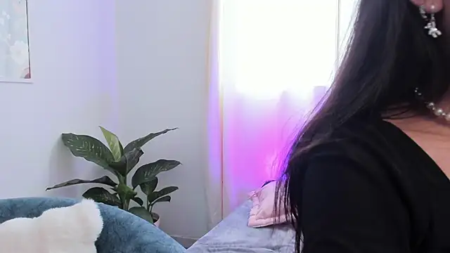 canelleGarces online show from November 3, 2025, 5:47 pm