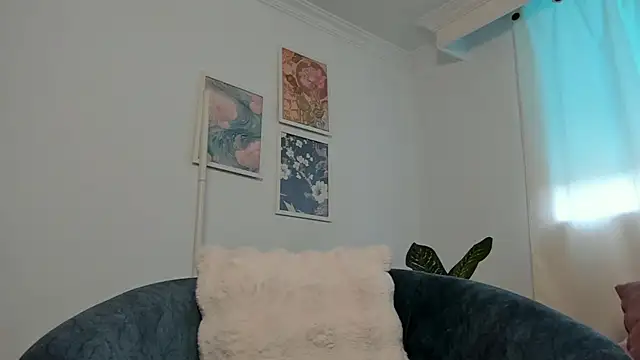 canelleGarces online show from February 12, 2026, 12:55 pm