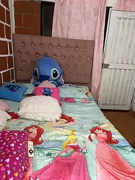 Rachellcooperrr online show from November 18, 2025, 5:23 am