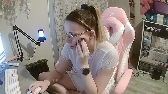 rubystrip online show from September 25, 2025, 8:12 pm