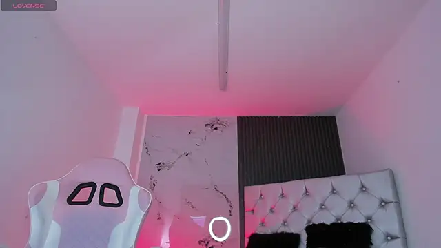 chloesagee online show from October 30, 2025, 11:27 pm