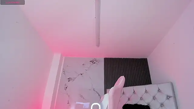 chloesagee online show from February 4, 2026, 9:42 pm