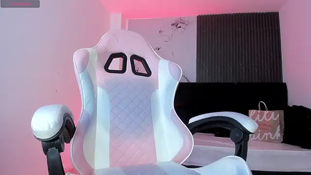 chloesagee online show from April 2, 2026, 11:57 pm