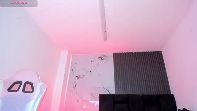 chloesagee online show from April 9, 2026, 9:31 pm