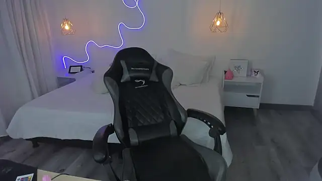 Noahcryptic online show from January 14, 2026, 4:29 am