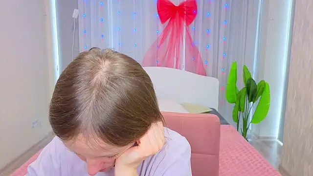 LuluChiiii online show from December 23, 2025, 10:35 am