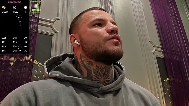 OliverSport online show from November 15, 2025, 3:52 pm