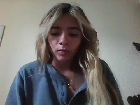 Snapshot of majo_gomez03 chatting on November 6, 2025, 9:48 pm majo gomez03 online show from November 6, 2025, 9:48 pm
