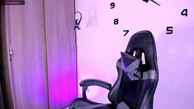 Snapshot of fhalon_foxxxys_ chatting on September 21, 2025, 9:00 am fhalon foxxxys  online show from September 21, 2025, 9:00 am