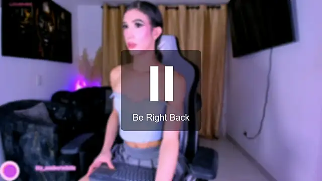 Snapshot of fhalon_foxxxys_ chatting on October 5, 2025, 10:02 am fhalon foxxxys  online show from October 5, 2025, 10:02 am