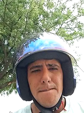 Snapshot of Joel4518 chatting on April 11, 2026, 4:44 pm Joel4518 online show from April 11, 2026, 4:44 pm