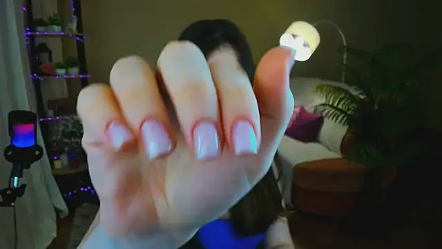 AlluringLookk online show from January 14, 2026, 4:34 pm