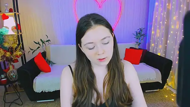 AlluringLookk online show from April 15, 2026, 7:58 pm