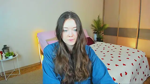 AlluringLookk online show from May 21, 2026, 4:36 pm