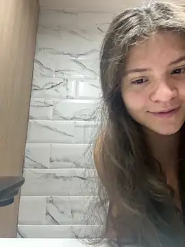 Emilyybennet  online show from December 20, 2025, 9:33 pm