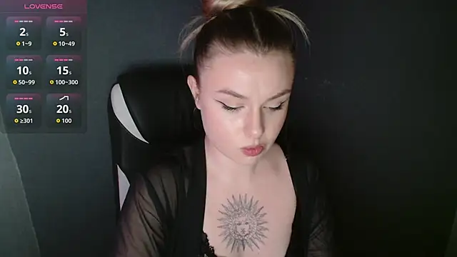 AngelicaHollywood online show from November 12, 2025, 8:30 pm