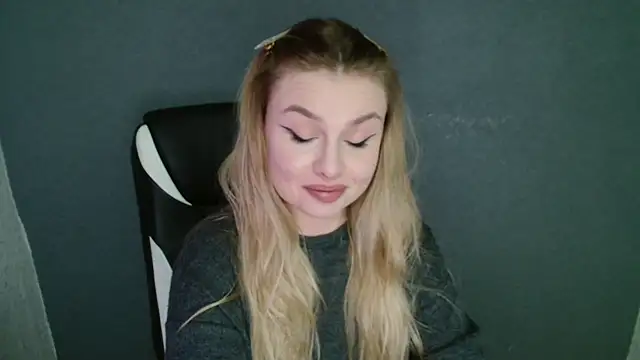 AngelicaHollywood online show from November 15, 2025, 7:43 pm