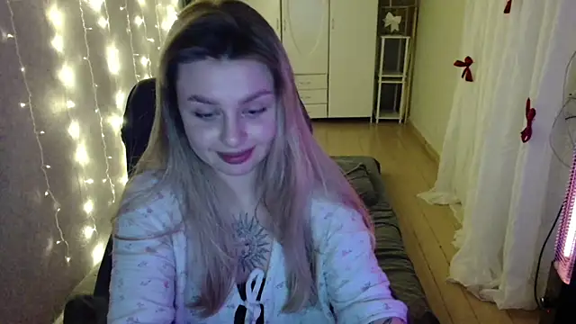 AngelicaHollywood online show from December 21, 2025, 8:27 pm