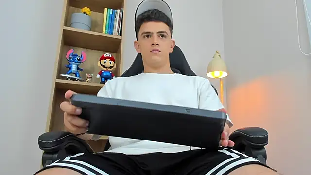 Mikecooper online show from April 8, 2026, 11:48 pm