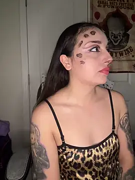 CharmingMaddie online show from December 18, 2025, 5:13 am