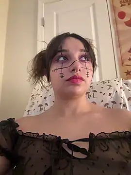 CharmingMaddie online show from December 18, 2025, 6:47 pm