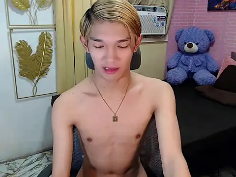 fuckerfriendsxx online show from May 17, 2026, 4:32 am