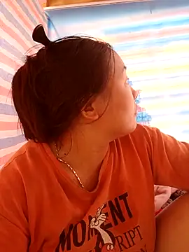 Love-Ly99 online show from October 15, 2025, 4:34 am