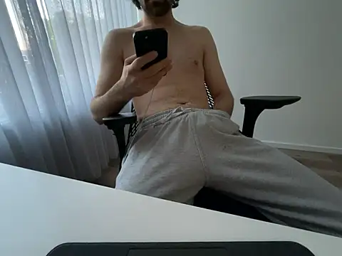 Frankieyyy1 online show from May 9, 2026, 3:56 am