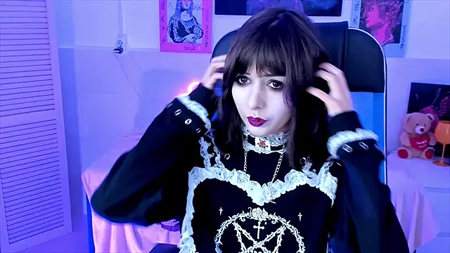 Snapshot of CrystallBloom chatting on September 29, 2025, 1:33 am CrystallBloom online show from September 29, 2025, 1:33 am