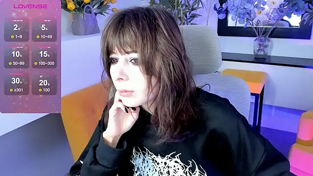 Snapshot of CrystallBloom chatting on October 10, 2025, 2:21 am CrystallBloom online show from October 10, 2025, 2:21 am