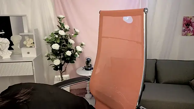 CrystallBloom online show from April 20, 2026, 1:19 am