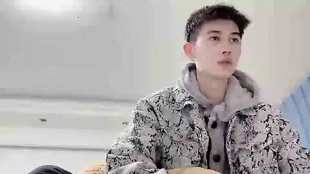 xiaojie2563 online show from December 4, 2025, 10:46 am