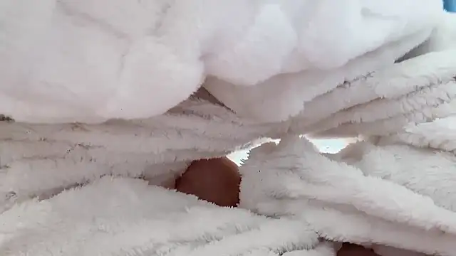 xiaojie2563 online show from December 14, 2025, 11:26 am